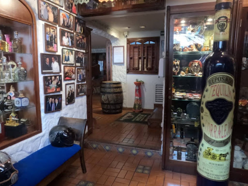 Comercial (Casa Para Comercio) En Arriendo - El Refugio, Bogotá