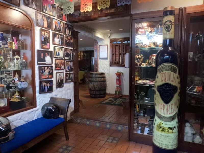 Comercial (Casa Para Comercio) En Arriendo - El Refugio, Bogotá