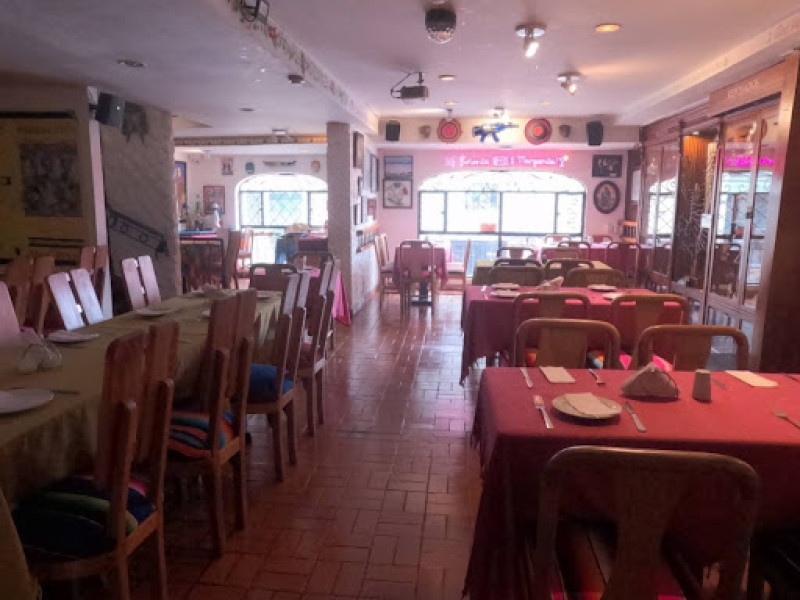 Comercial (Casa Para Comercio) En Arriendo - El Refugio, Bogotá