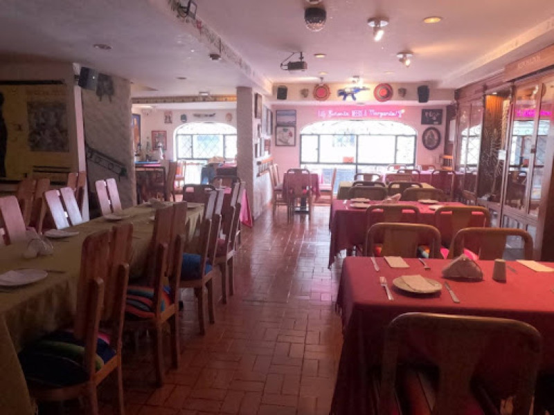 Comercial (Casa Para Comercio) En Arriendo - El Refugio, Bogotá