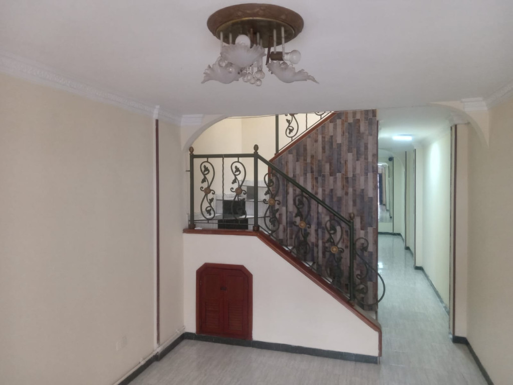 CASA Calle 68 # 5 - 46, Brisas del Guabito, Cali