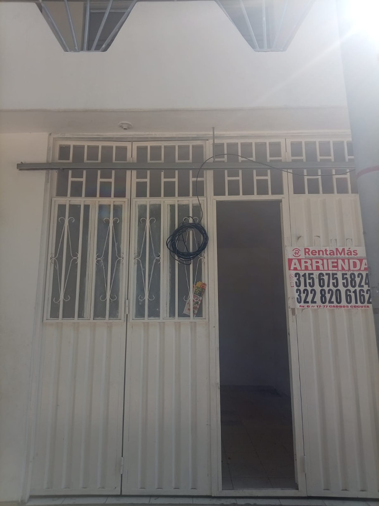 APARTAESTUDIO av 6 # 7-103 apt 3, Prados Del Este, Cúcuta