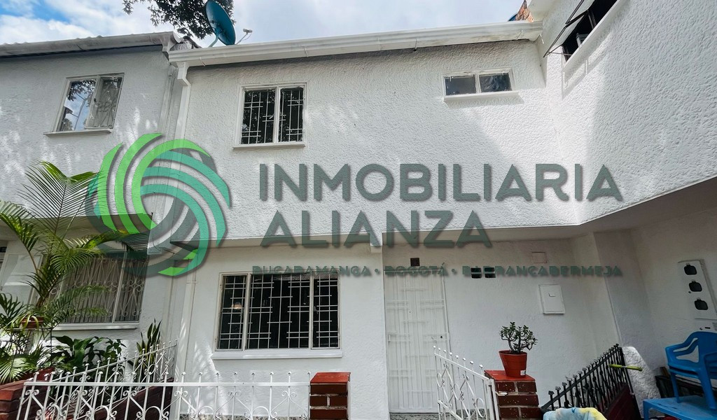 CASA PEATONAL GUAYACANES ORIENTAL CARRERA 2 CASA 11 MANZANA D URBANIZACION CIUDAD BOLIVAR, Ciudad Bolívar, Bucaramanga