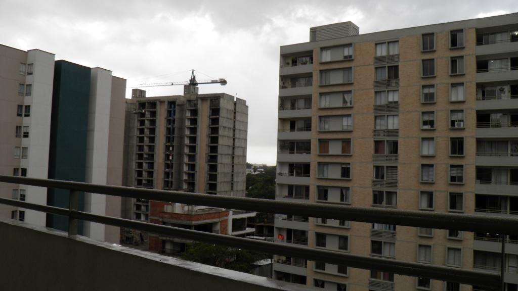 Apartamento En Arriendo - Urbanización La Flora, Cali