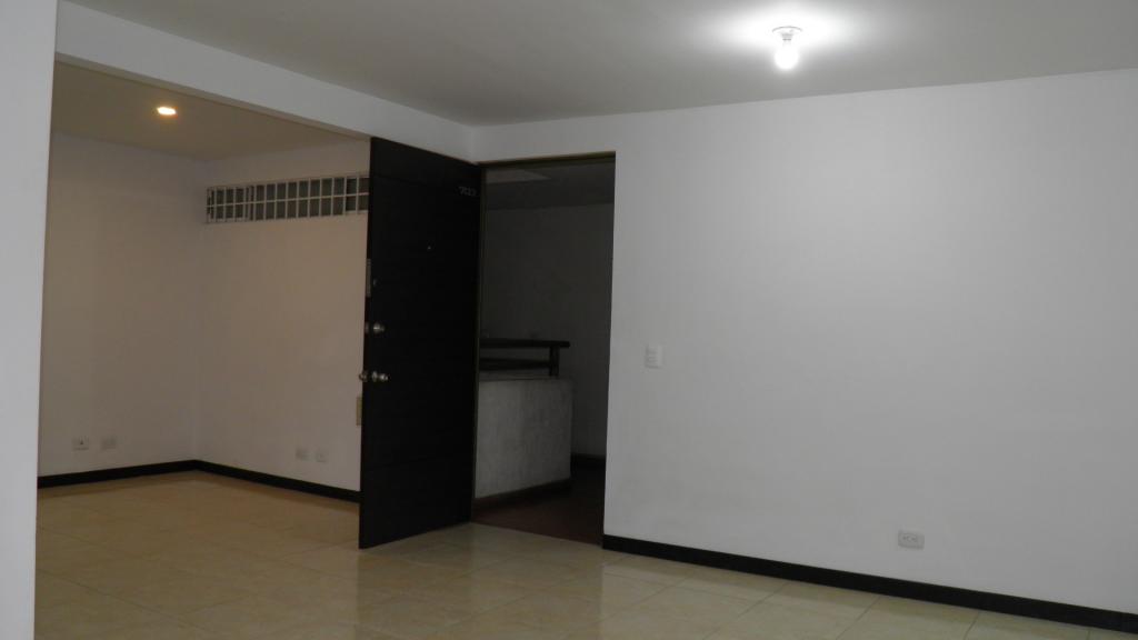 Apartamento En Arriendo - Urbanización La Flora, Cali