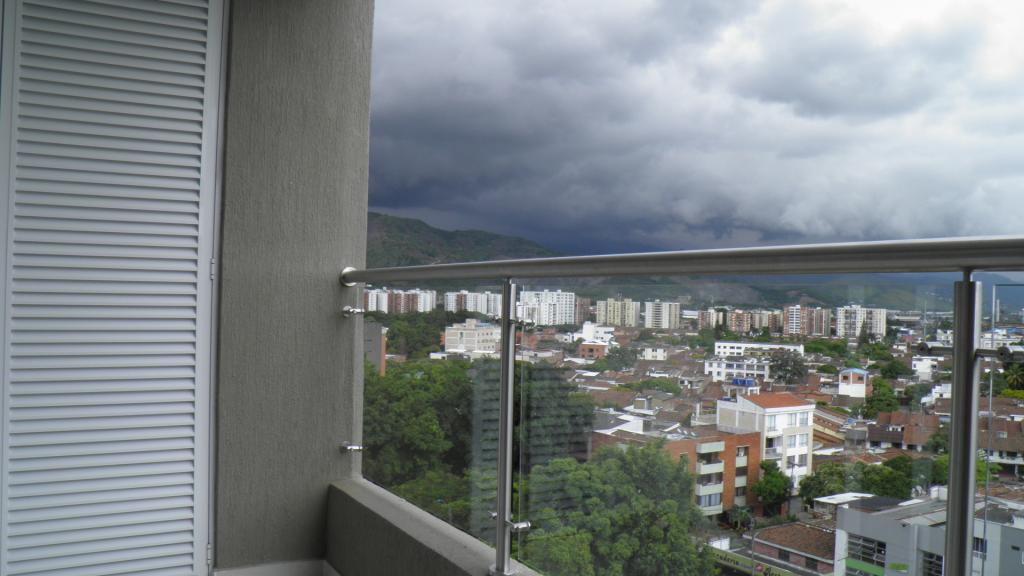 Apartamento En Arriendo - Urbanización La Flora, Cali