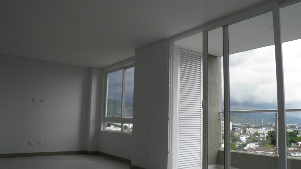 Apartamento En Arriendo - Urbanización La Flora, Cali