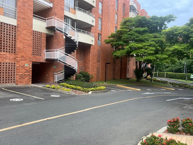 Apartamento En Venta - Ciudad Jardín, Cali