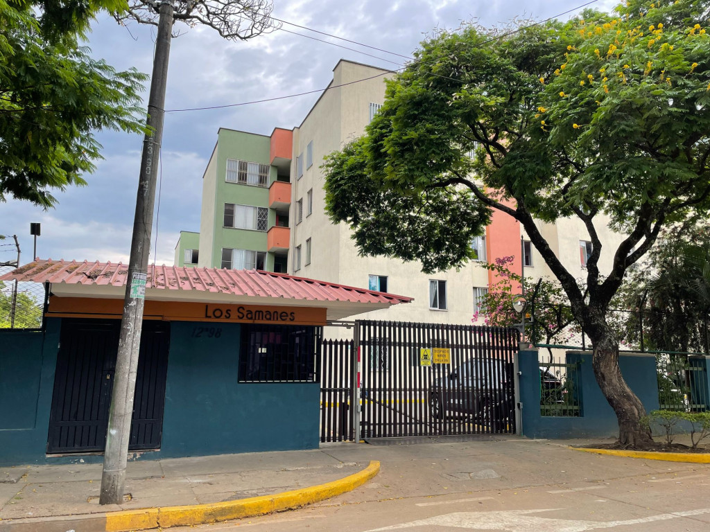 Apartamento En Venta - Colseguros, Cali