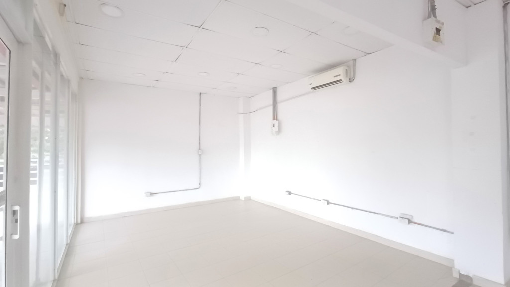 Local En Arriendo - El Poblado Campestre, Candelaria