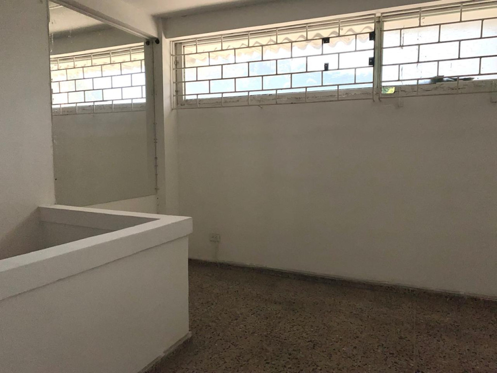 Local En Arriendo - Cuarto De Legua - Guadalupe, Cali