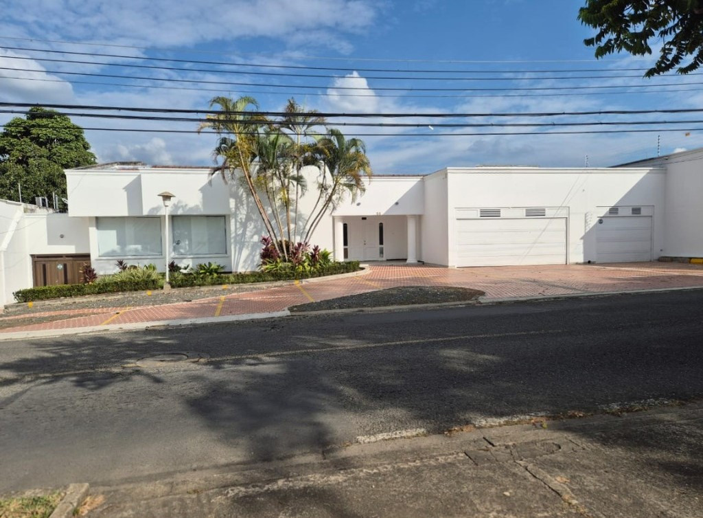 Casa En Venta - Ciudad Jardín, Cali