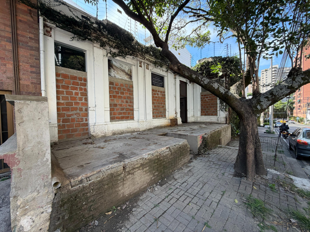 Casa-local en venta, código 108467