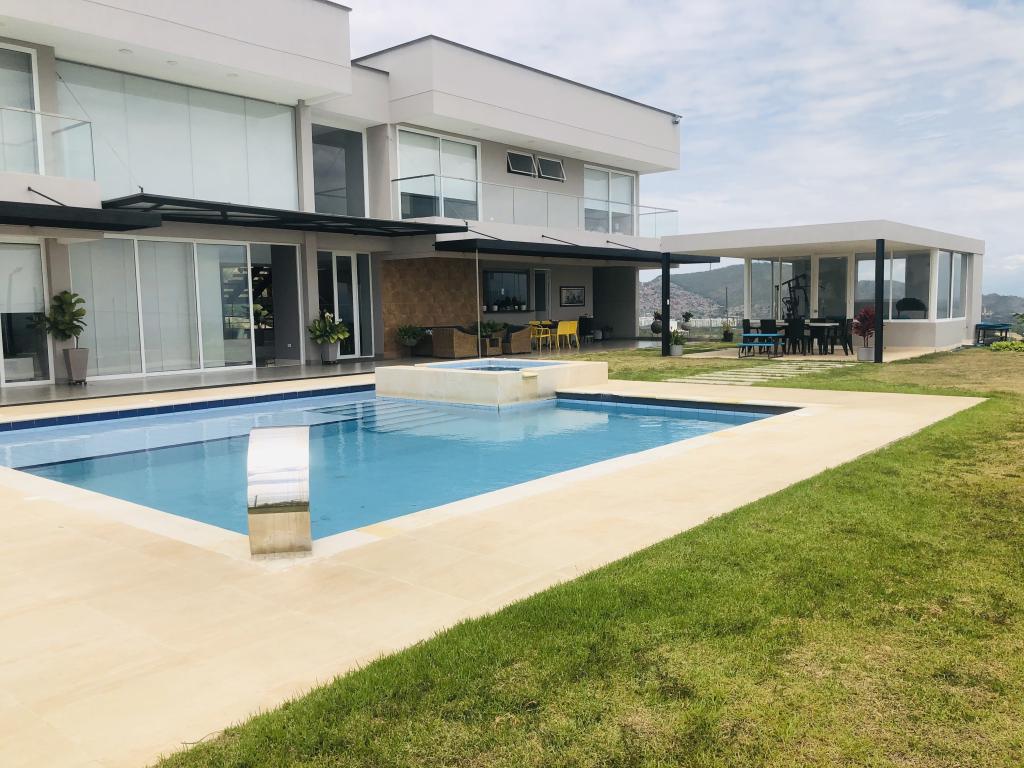 Casa Campestre En Venta - Parcelación Campestre Laguna Seca, Yumbo