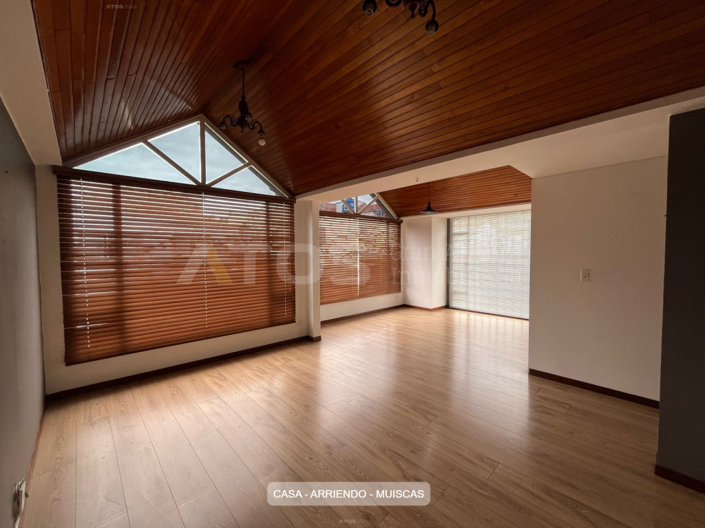 Casa en arriendo, código 5541
