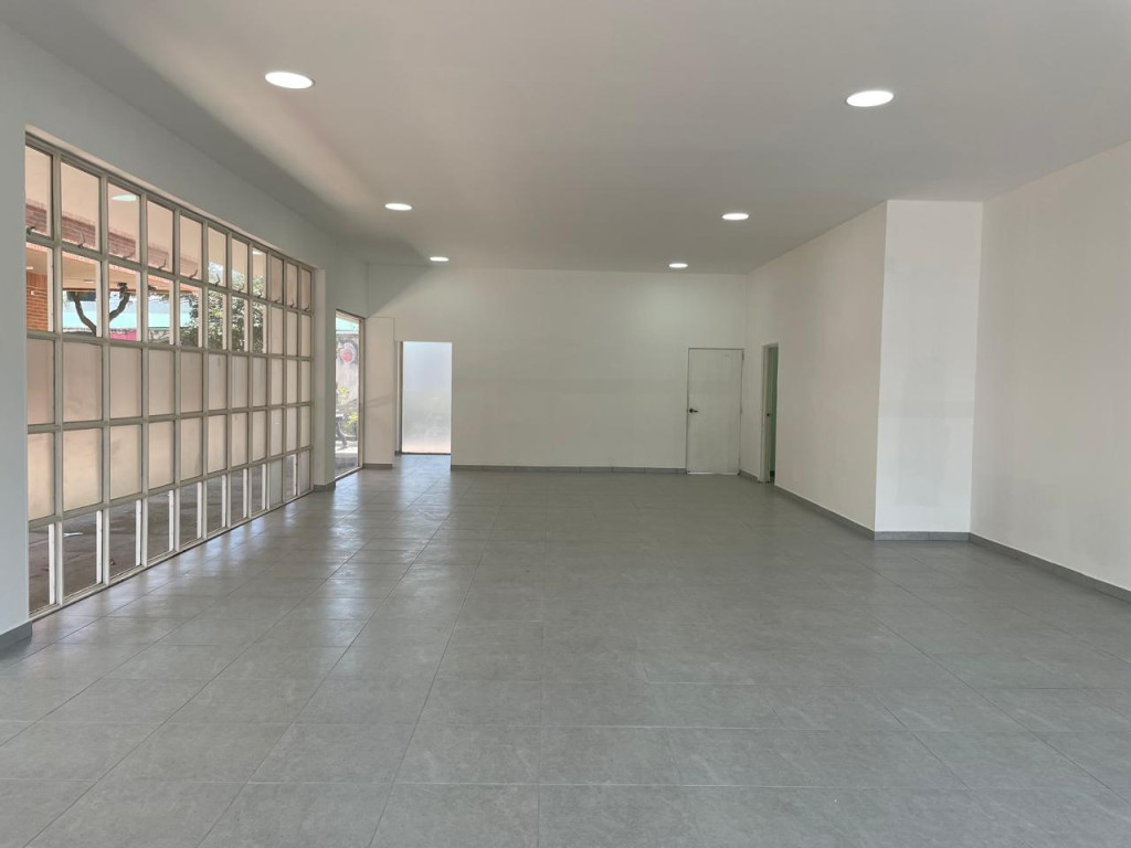 Local en arriendo, código 4884