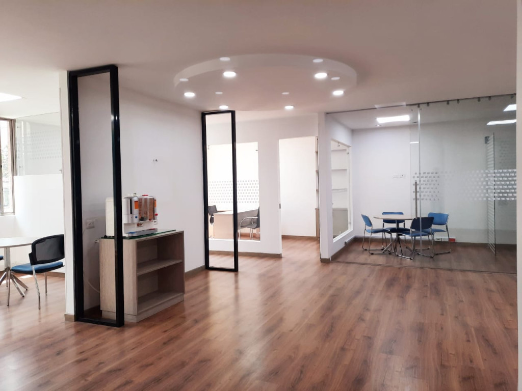 Oficina en arriendo/venta, código 4888