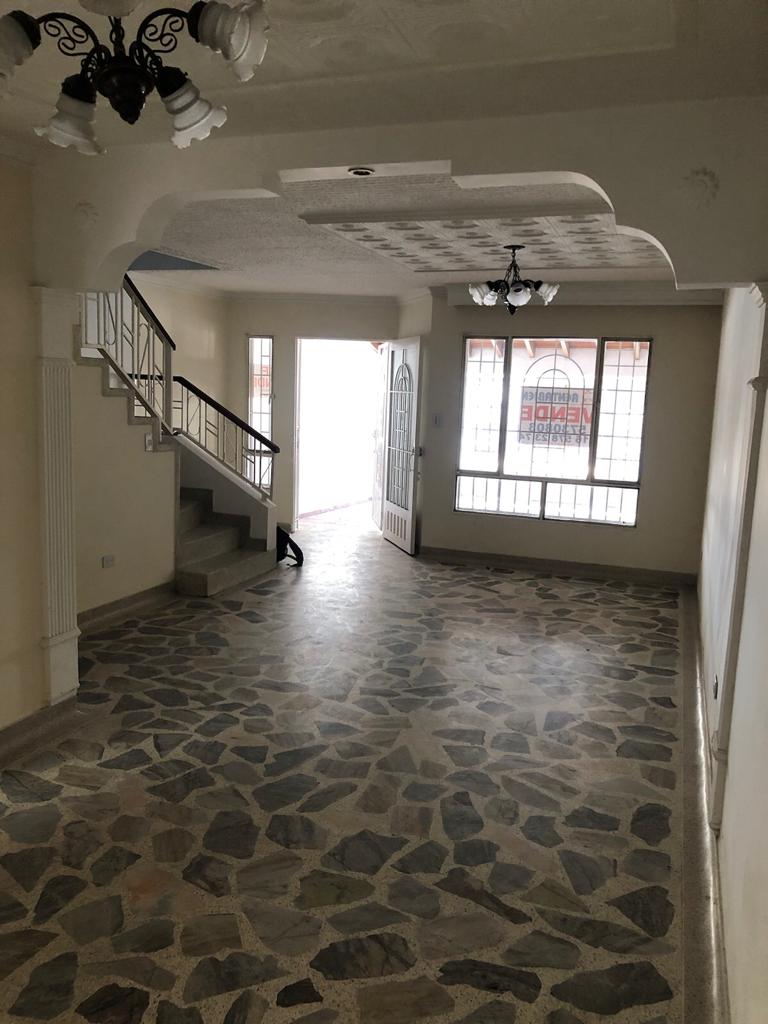 CASA Calle 5A N # 16A - E-37 Urb. Almeidas, Av. Libertadores, Almeidas, Cúcuta