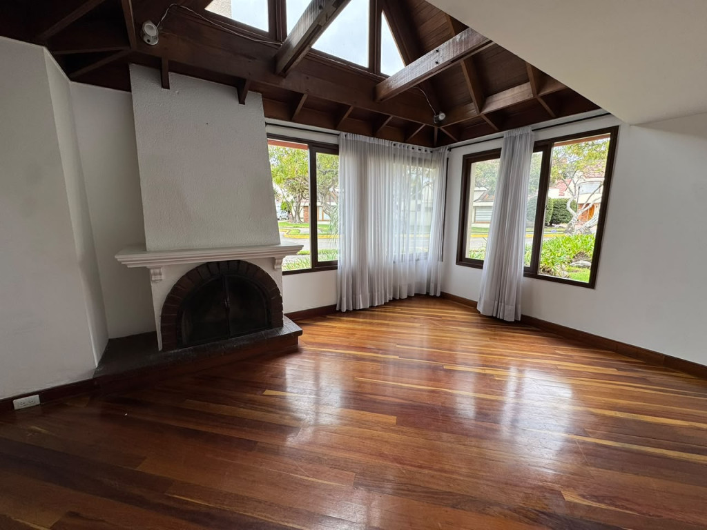 CASA CL 143A #19- 12, Cedritos, Bogotá