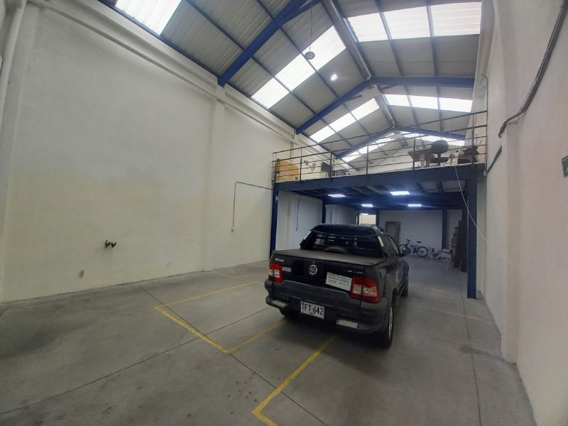 Bodega EN ARRIENDO EN Los Andes-Barrios Unidos, código: 1081000 - 0